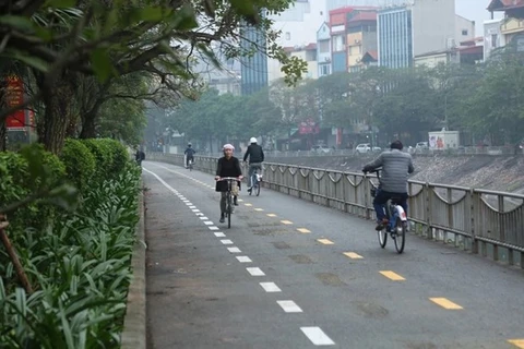 Hanoi pone a prueba una ruta exclusiva para peatones y bicicletas