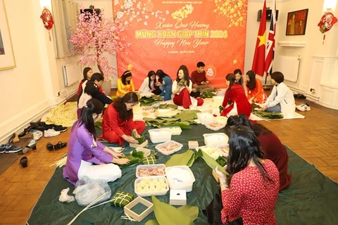Vietnamitas en Reino Unido celebran el tradicional Tet