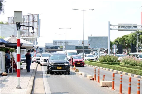 Implementan cobro automático de peajes en aeropuertos vietnamitas