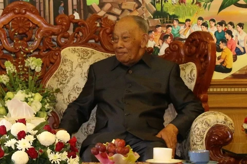 Dirigentes del Partido y del Estado de Vietnam felicitan a exlíder de Laos por su centenario