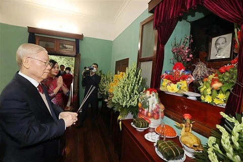 Máximo dirigente partidista de Vietnam rinde tributo al Presidente Ho Chi Minh