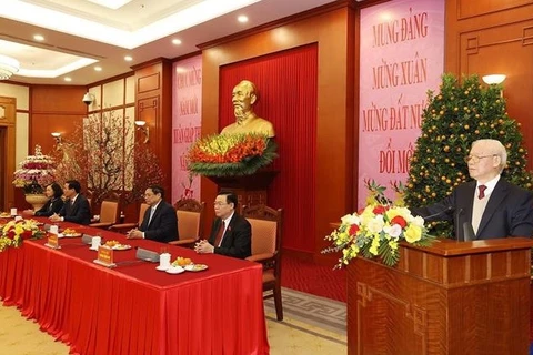 Máximo líder partidista de Vietnam felicita a dirigentes, exdirigentes y pueblo por el Tet