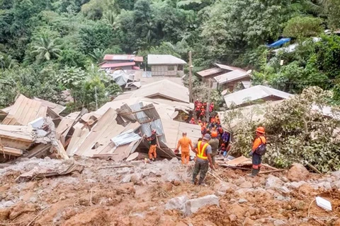 Aumenta a más de 90 el número de muertos por deslizamiento de tierra en Filipinas