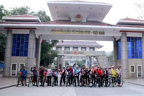 Lanzan oficialmente recorrido en bicicleta para conectar las provincias vietnamitas y chinas