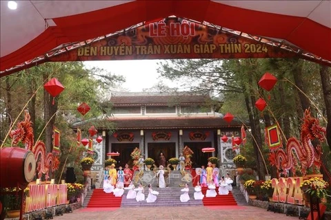 Celebran Festival del Templo Huyen Tran en la ciudad de Hue