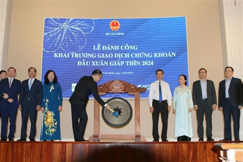 Vietnam inaugura primera sesión de negociación de valores en primavera