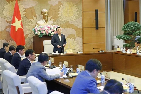 Parlamento de Vietnam discute proyecto de ley de industrias de defensa, seguridad y movilización industrial