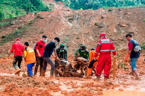 Indonesia registra al menos cuatro muertos por deslizamiento de tierra