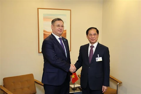 Canciller vietnamita se reúne con líderes de ONU y países en Ginebra