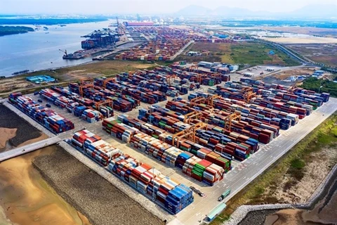 Casi 112 millones de toneladas de carga manipuladas en puertos marítimos vietnamitas