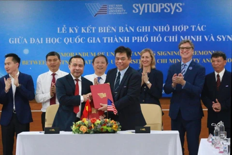 Grupo de EE.UU. apoya a universidad vietnamita en formación en diseño de circuitos