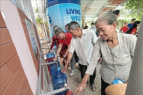 Entregan sistema de filtración de agua a pobres en provincia vietnamita