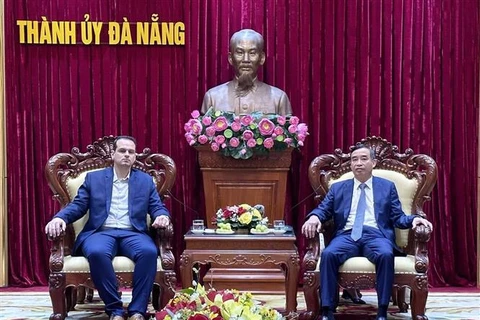 Ciudad de Da Nang promete apoyo a inversores y turistas franceses