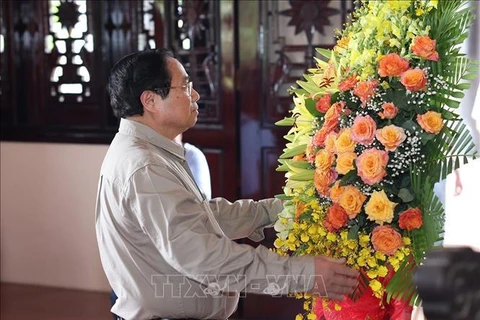 Primer ministro rinde homenaje a extintos líderes del país