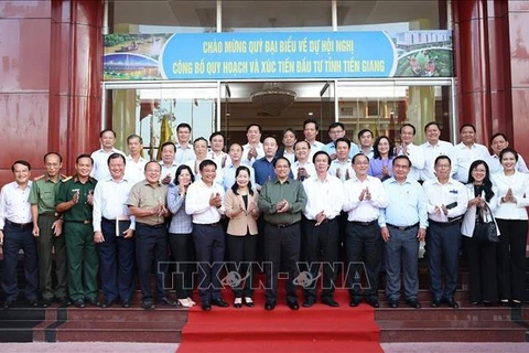 Premier exhorta a Tien Giang a priorizar desarrollo armonioso de socioeconomía, cultura y medio ambiente
