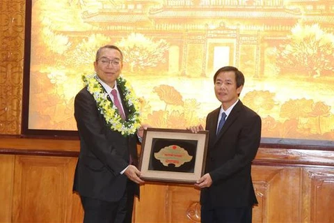 Médico japonés recibe título de “Ciudadano honorario de la provincia de Thua Thien-Hue”