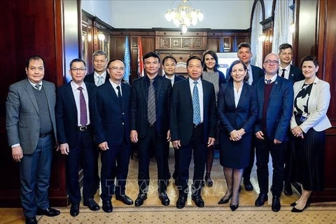 Oficinas estatales de auditoría de Vietnam y Hungría intensifican su cooperación