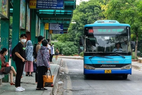 Introducen billetes electrónicos en el servicio de autobuses de Hanoi