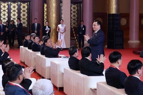 Máximo legislador asiste a seminario sobre reforma de empresas estatales Vietnam-China