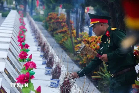 Entierran restos de mártires vietnamitas en provincia de Ha Giang