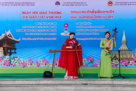 Efectúan programa de intercambio cultural entre Vietnam y Laos