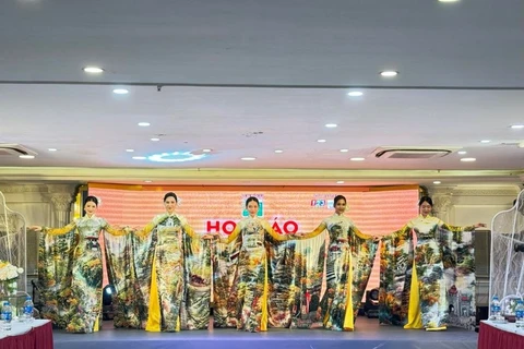 Colección de moda para honrar identidad vietnamita