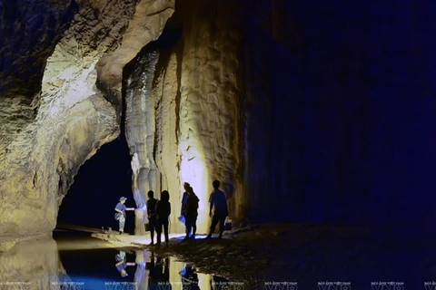 Una experiencia por la cueva Thien Duong en la provincia vietnamita de Quang Binh