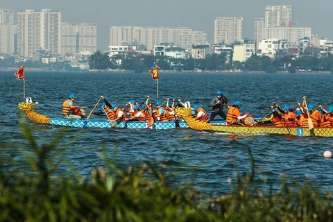Hanoi por celebrar regatas de botes del dragón en el lago Oeste 