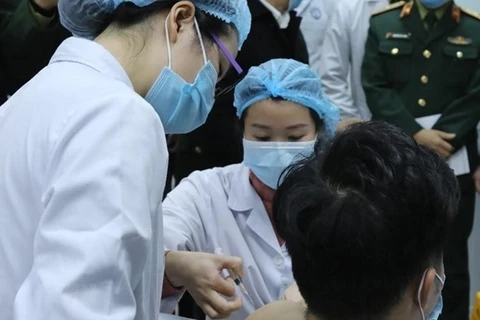 Ensayos de vacuna contra COVID-19 en Vietnam siguen estrictamente las directrices de OMS
