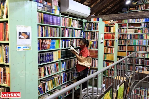 La librería más antigua en la “calle de libros” Dinh Le en Hanoi