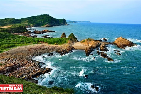 Mar y cielo de la isla vietnamita de Co To