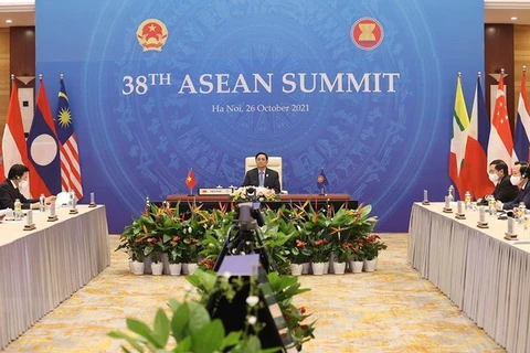 Primer ministro de Vietnam cumple intensa agenda en primer día de Cumbres 38 y 39 de la ASEAN