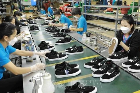 Industria textil y de calzado de Vietnam se esfuerza por alcanzar metas de exportación en 2022