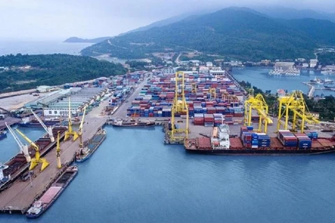 Desarrollarán sistemas logísticos asociados con puertos marítimos y aeropuertos en centro de Vietnam