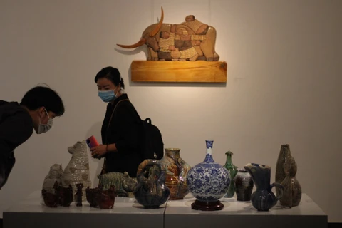 Muchas obras impresionantes en la Exposición de Arte de Cerámica de Vietnam 2021