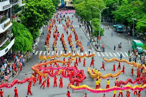 La comunidad contribuye al renacimiento de fiestas tradicionales en Hanoi