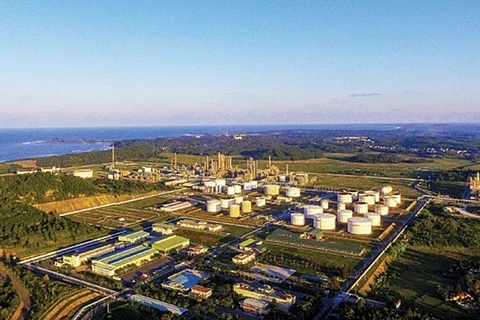Refinería de petróleo Dung Quat, imán que atrae inversiones a Quang Ngai