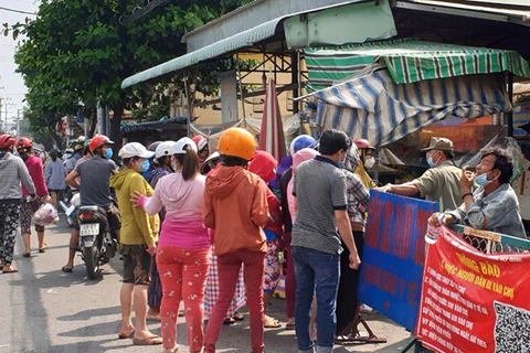 Reafirma Ciudad Ho Chi Minh garantía de productos esenciales para pobladores