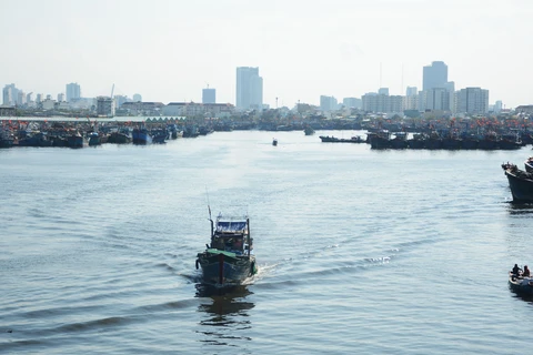 Pescadores en ciudad vietnamita de Da Nang en primeros días de la primavera