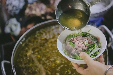 Gastronomía hanoyense aporta encanto a la capital de Vietnam