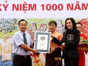 Mural cerámico en Ha Noi establece récord Guinness 