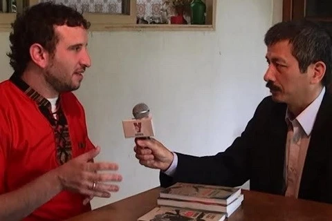 Maximiliano Thibaut, director de la editorial argentina Cienflores, en una entrevista con el corresponsal de la VNA en Buenos Aires (Fuente:VNA)