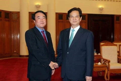 El primer ministro Nguyen Tan Dung recibe al presidente y director general de la Agencia sudcoreana de Noticias Yonhap, Song Hyun-Seung (Fuente: VNA)