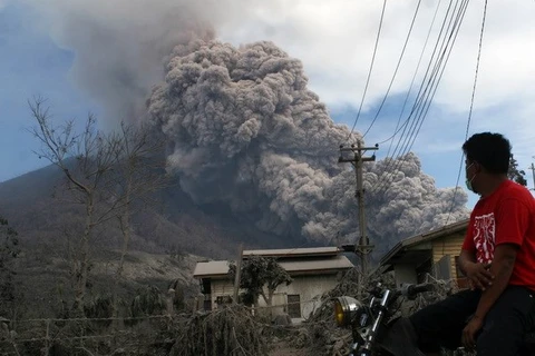 Volcán Sinabung en Indonesia entra nuevamente en erupción (Fuente: VNA)