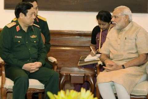 El ministro vietnamita de Defensa, general Phung Quang Thanh y el premier indio, Narendra Modi (Fuente: VNA)