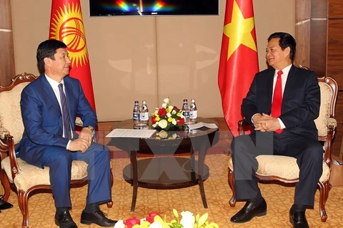 Primer ministro vietnamita se reúne con homólogos de Armenia y Kirguistán 