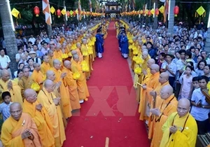 Creyentes budistas vietnamitas celebran Vesak 2015 