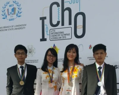 Quatre élèves vietnamiens primés aux Olympiques internationales de chimie 2015 