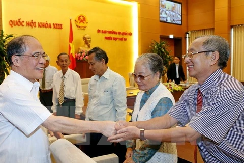 Nguyen Sinh Hung rencontre des députés de la province d'An Giang 