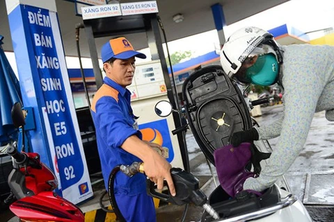 Une 2e baisse du prix des carburants en août